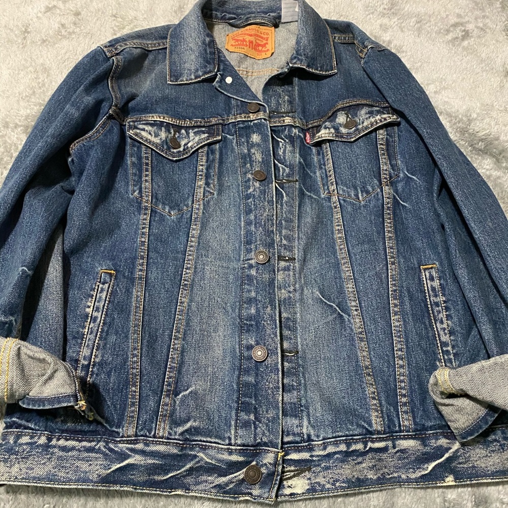 Men’s Levi’s jean jacket